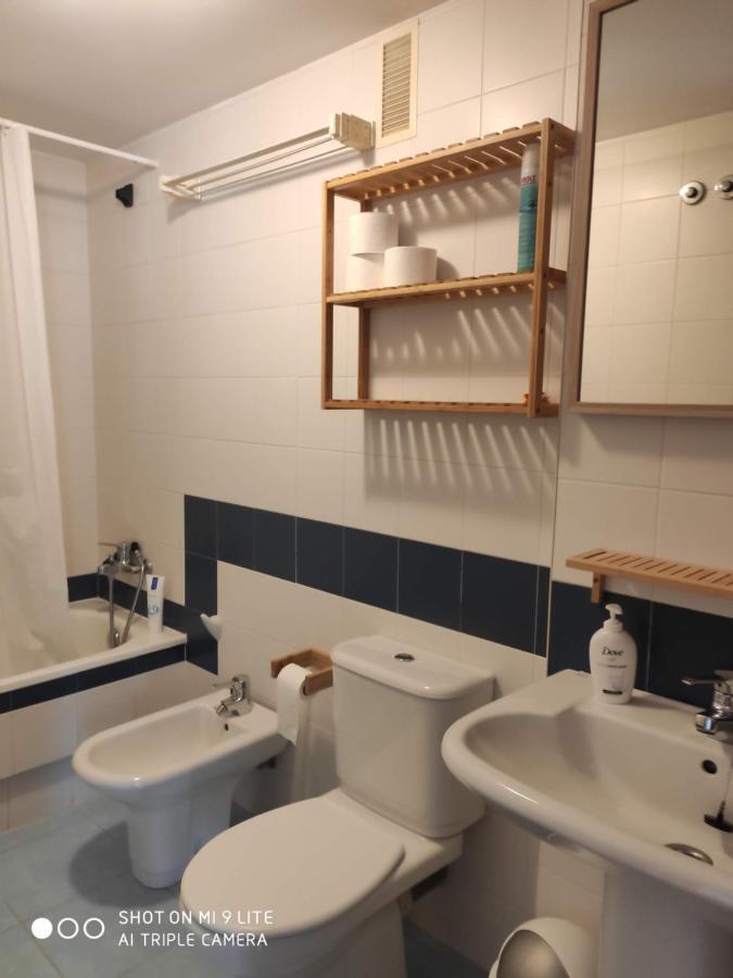 Luminoso Y Acogedor Apartamento En La Playa Oleiros Kültér fotó