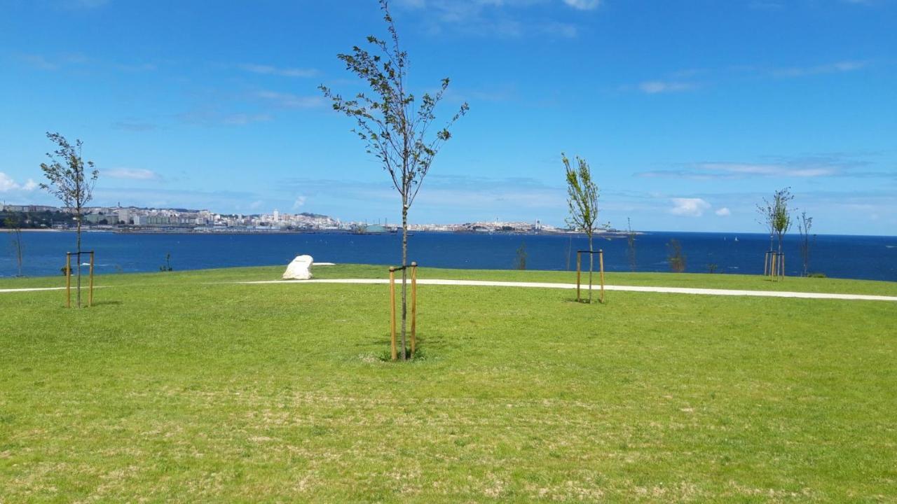 Luminoso Y Acogedor Apartamento En La Playa Oleiros Kültér fotó